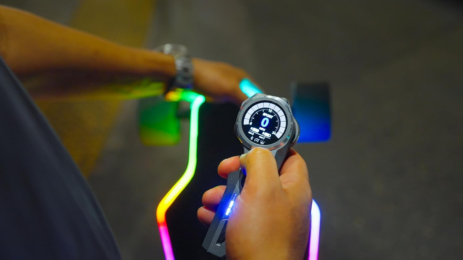 The Major Remote V3 with its AMOLED screen for the Backfire Zealot X2